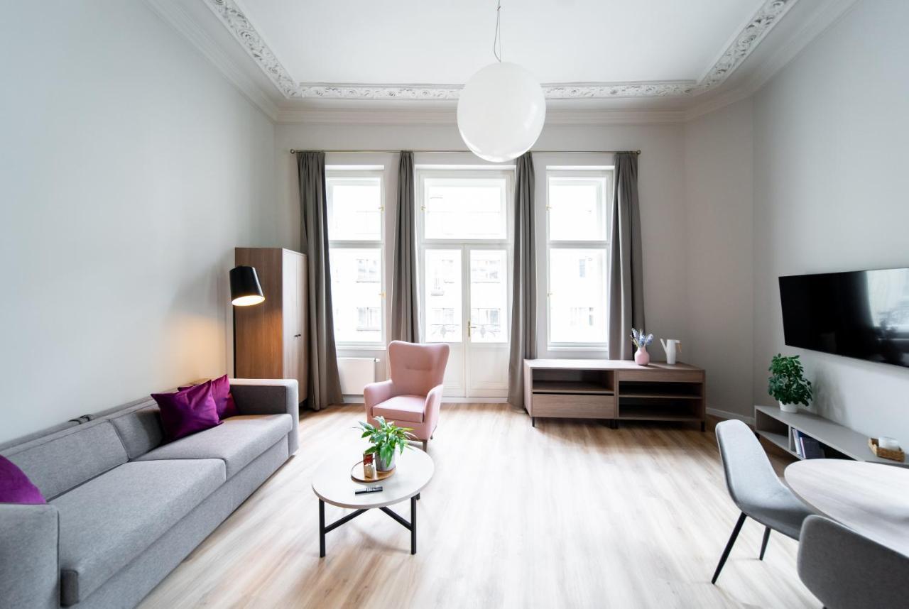 Aparthotel Karl By Zeitraum à Prague Extérieur photo